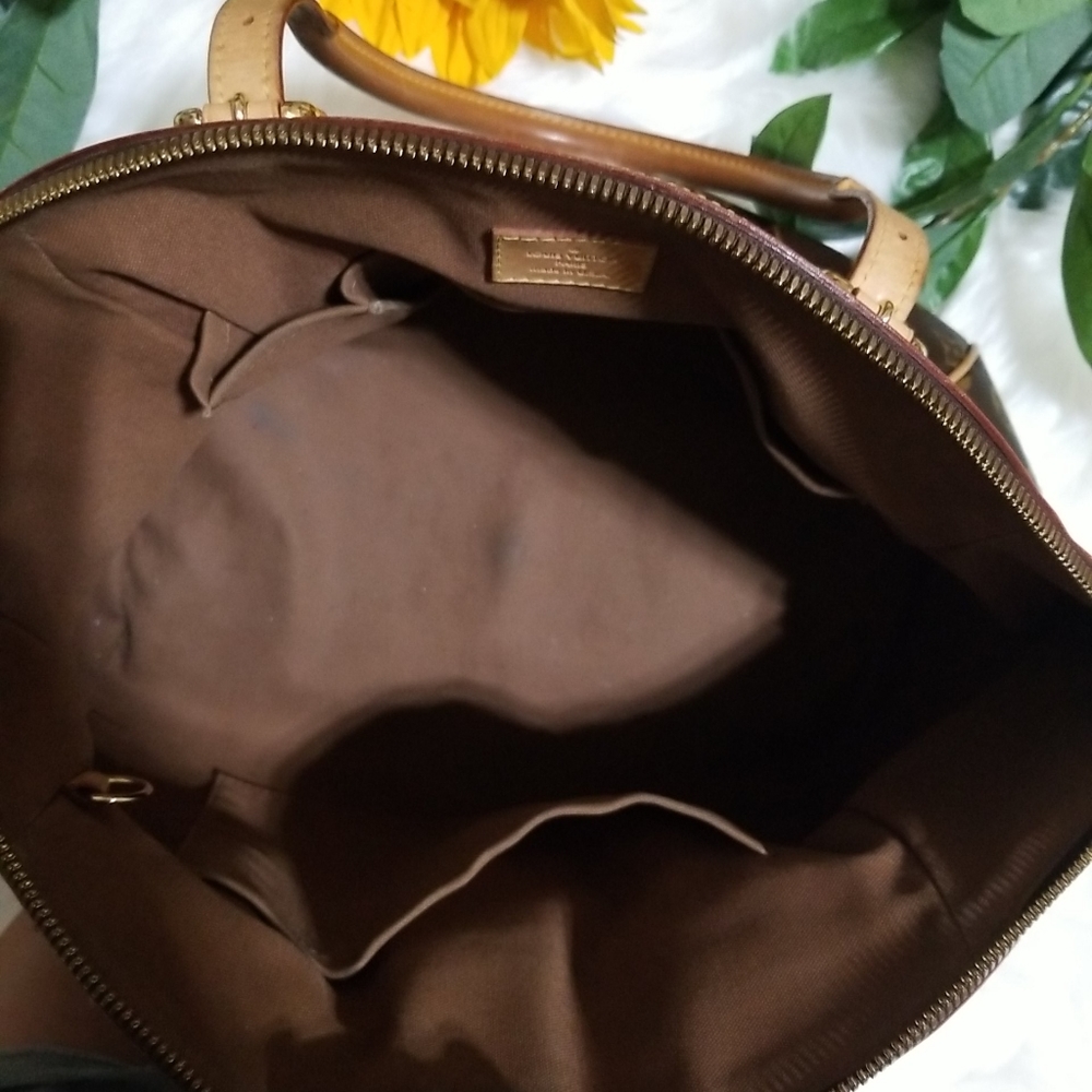 Louis Vuitton Tivoli GM Bag - Picture 8 of 10